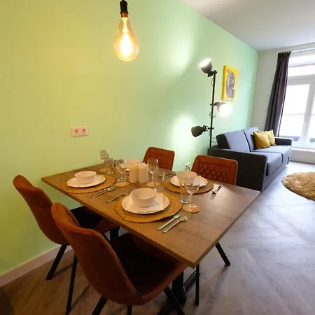 Apartman Beautiful 60m2 One-bedroom With Terrace - Wa7a
